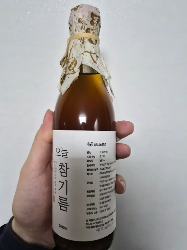 韓国 ごま油 おすすめ：製品のパッケージとボトル正面