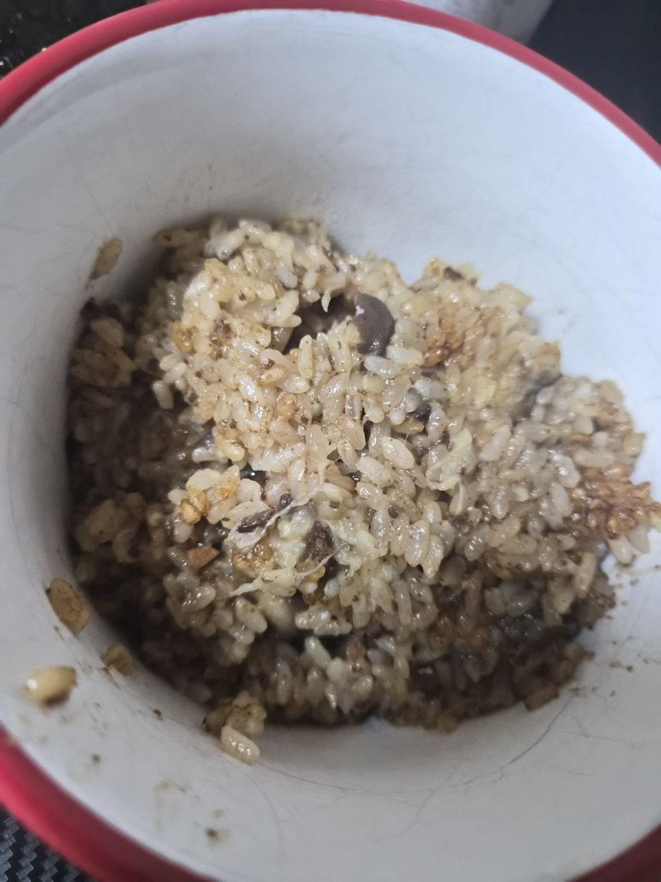ナスと牛肉を混ぜ込んだご飯の器